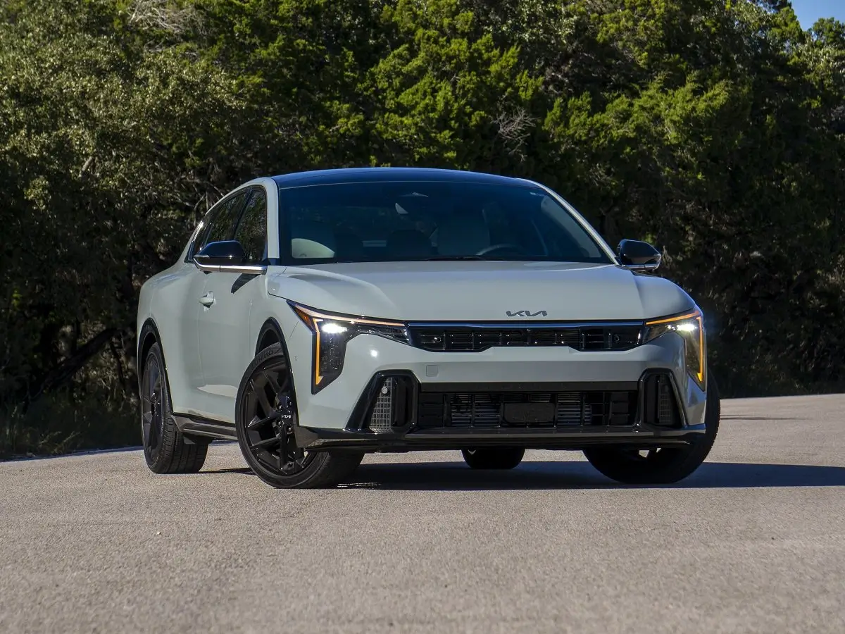 2025 Kia K4 GT-Line