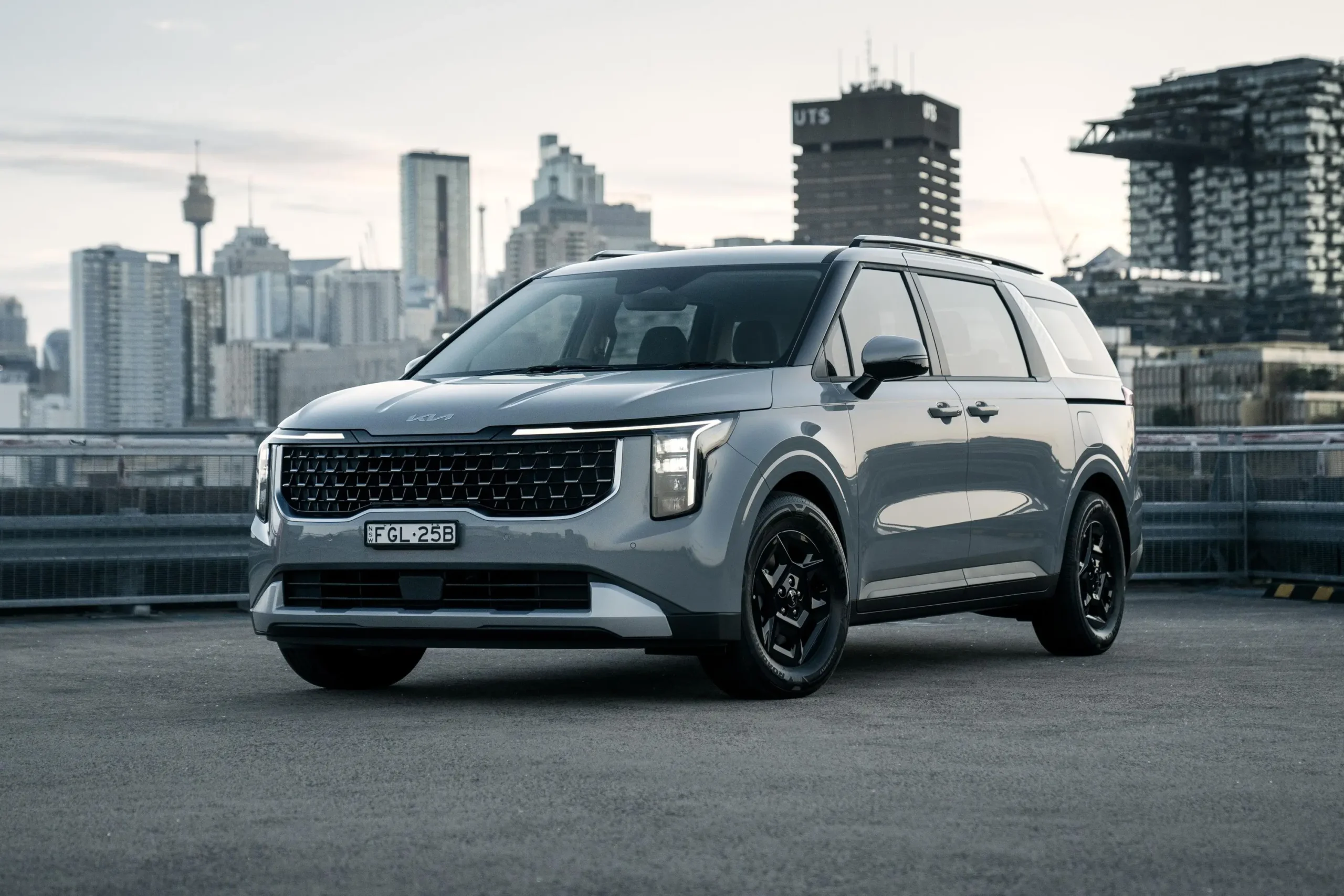 2026 Kia Carnival HEV Overview